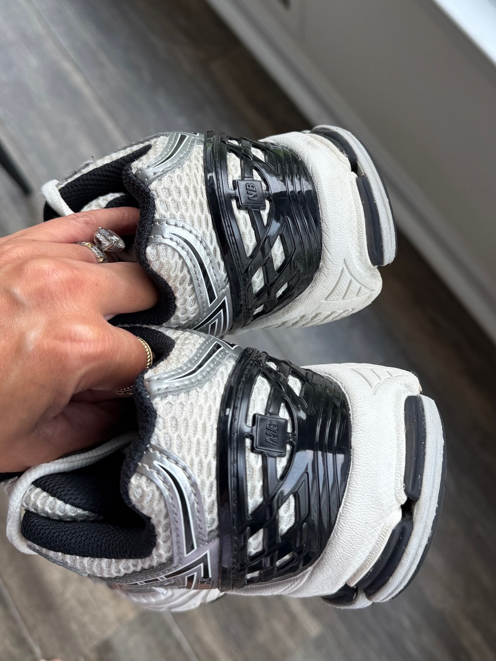New Balance 1906R Silver Metallic Black 7 8.5 - Picture 4 of 6